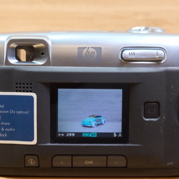 Vintage HP Photosmart 720 Digital Camera, 3.3MP 3x Optical Zoom - Picture 7 of 9